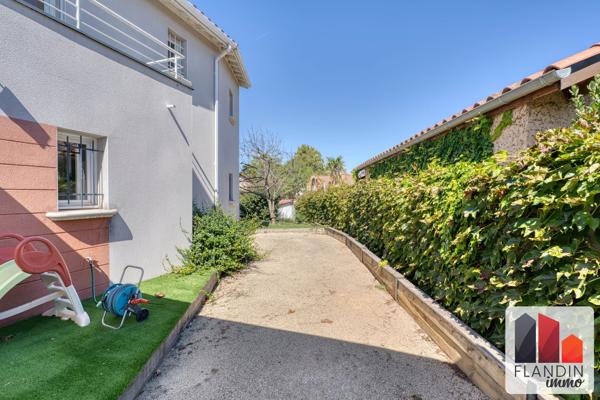 Villa 6 pièces de 160 m² - 4 chambres - Vernaison (limite Charly)