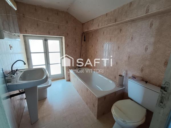 Maison en pierre avec dépendance et terrain clos