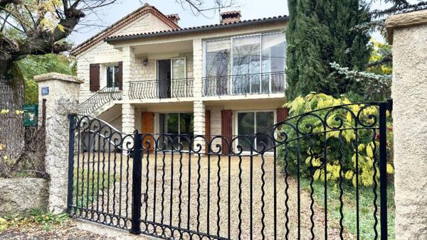 Maison à vendre 8 pièces - 2 Appartements indépendants - Campagne proche centre village