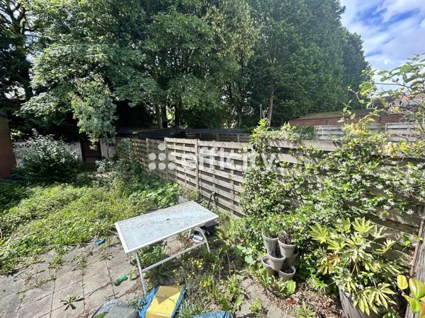 Immeuble
        
        - 212 m² Exclusivité 650 000 € *