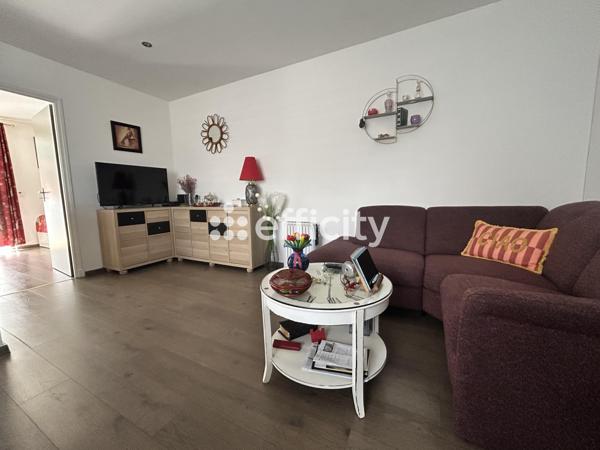 Immeuble
        
        - 212 m² Exclusivité 650 000 € *