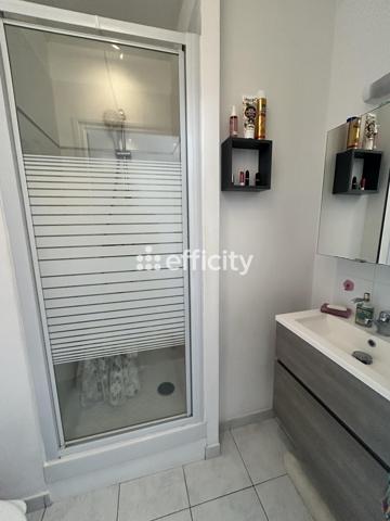 Immeuble
        
        - 212 m² Exclusivité 650 000 € *