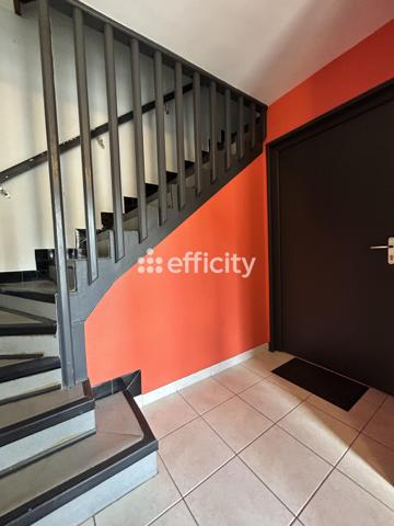 Immeuble
        
        - 212 m² Exclusivité 650 000 € *