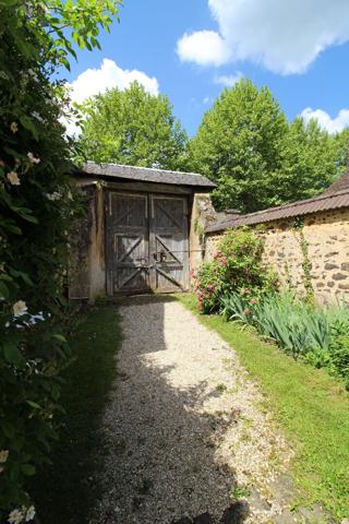 A VENDRE -Toucy-Bourgogne- Propriété du XVIIIème avec tour et dépendances-