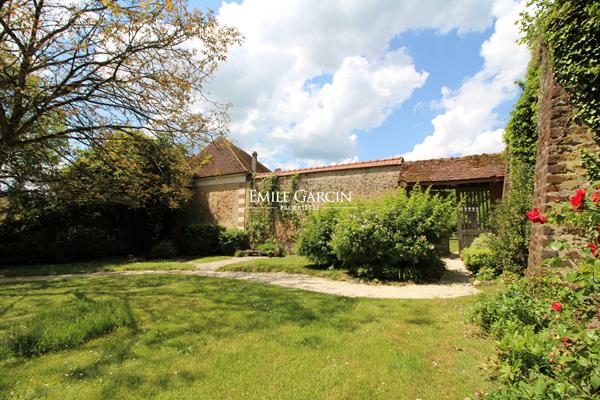 A VENDRE -Toucy-Bourgogne- Propriété du XVIIIème avec tour et dépendances-
