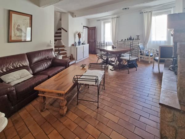 Maison
         5 pièces
        - 131 m² 389 000 € *