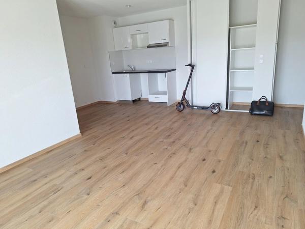 Vente                                                      Appartement
                        
                                         63 m2                     à Perpignan