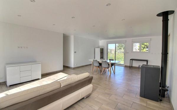 Maison à vendre    6 pièces •  Montceau-les-Mines