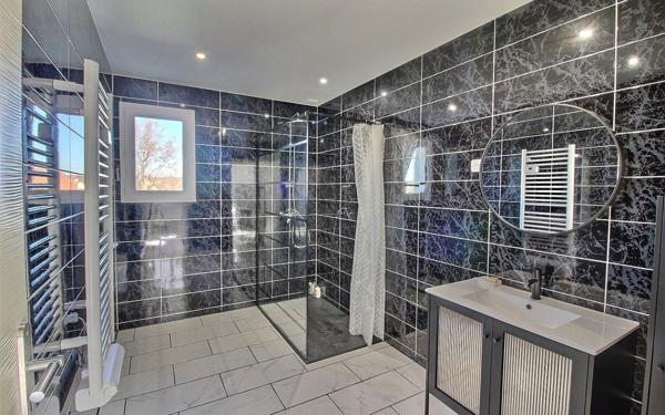 Maison à vendre    6 pièces •  Montceau-les-Mines