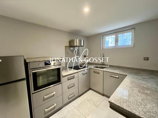 Hardicourt: Maison de maître - 10 pcs - 6ch avec sous sol total et magnifique jardin avec piscine