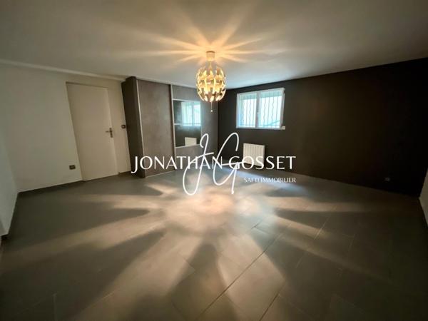 Hardicourt: Maison de maître - 10 pcs - 6ch avec sous sol total et magnifique jardin avec piscine