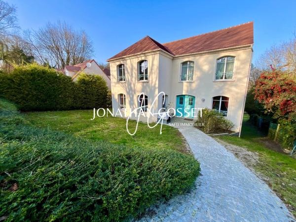 Hardicourt: Maison de maître - 10 pcs - 6ch avec sous sol total et magnifique jardin avec piscine