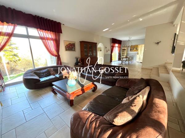 Hardicourt: Maison de maître - 10 pcs - 6ch avec sous sol total et magnifique jardin avec piscine