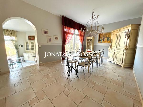 Hardicourt: Maison de maître - 10 pcs - 6ch avec sous sol total et magnifique jardin avec piscine