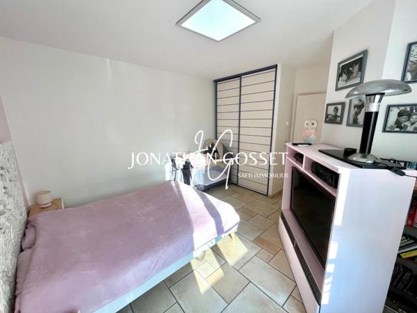 Hardicourt: Maison de maître - 10 pcs - 6ch avec sous sol total et magnifique jardin avec piscine