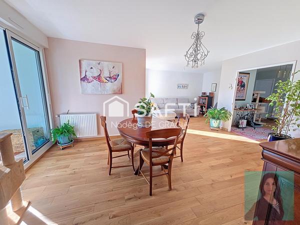 Grand appartement T3bis /4 centre castanet avec cellier + parking