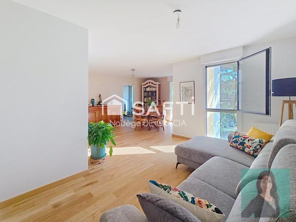 Grand appartement T3bis /4 centre castanet avec cellier + parking