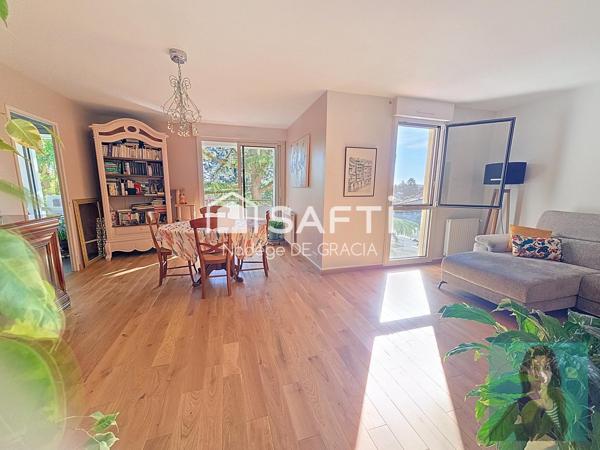 Grand appartement T3bis /4 centre castanet avec cellier + parking