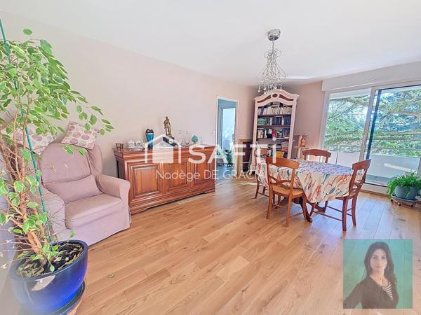 Grand appartement T3bis /4 centre castanet avec cellier + parking