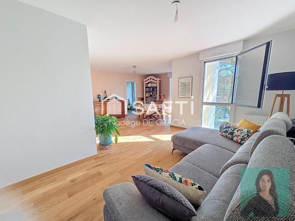 Grand appartement T3bis /4 centre castanet avec cellier + parking