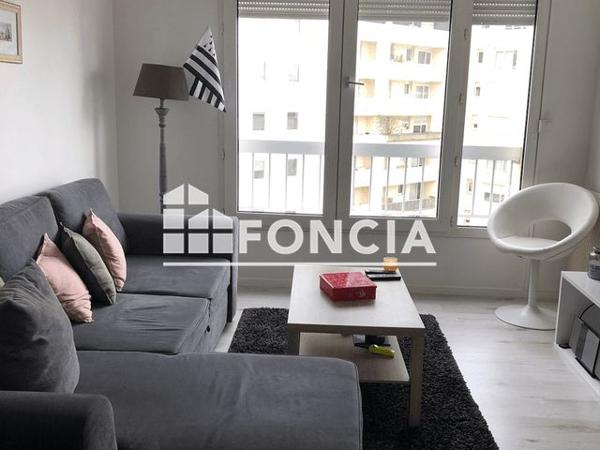 Location Appartement 2 pièces 47.74 m² - 3 PLACE DES COLOMBES Rennes 35000