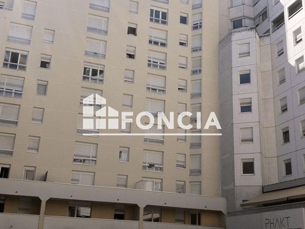 Location Appartement 2 pièces 47.74 m² - 3 PLACE DES COLOMBES Rennes 35000