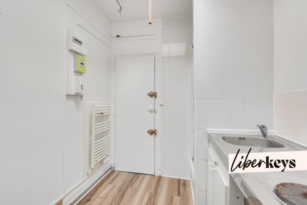 Chambre de service 8 m² Pigalle Paris 9 – Équipée, rénovée, clé en main