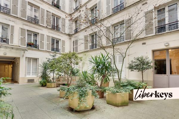 Chambre de service 8 m² Pigalle Paris 9 – Équipée, rénovée, clé en main