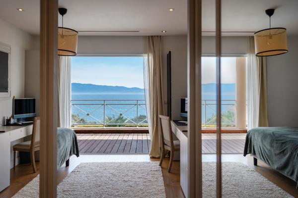 Route des Sanguinaires villa de prestige de 300m² avec piscine vue mer Ajaccio (20000)
