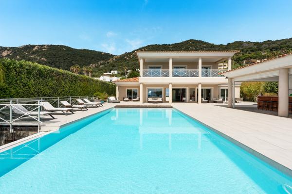 Route des Sanguinaires villa de prestige de 300m² avec piscine vue mer Ajaccio (20000)