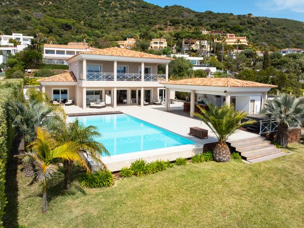 Route des Sanguinaires villa de prestige de 300m² avec piscine vue mer Ajaccio (20000)