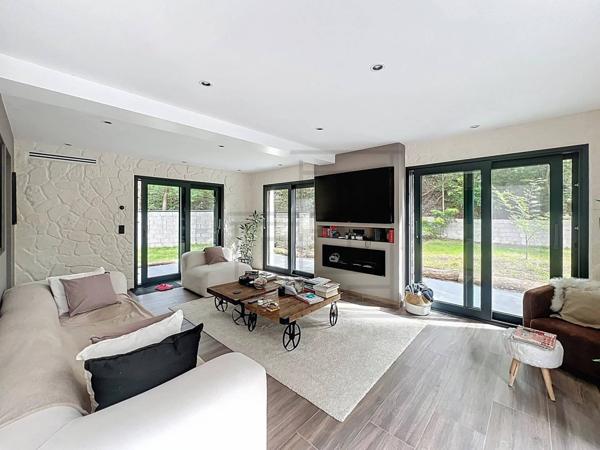 Deux maisons sur 1 hectare Calme absolu, sans aucun vis-à-vis