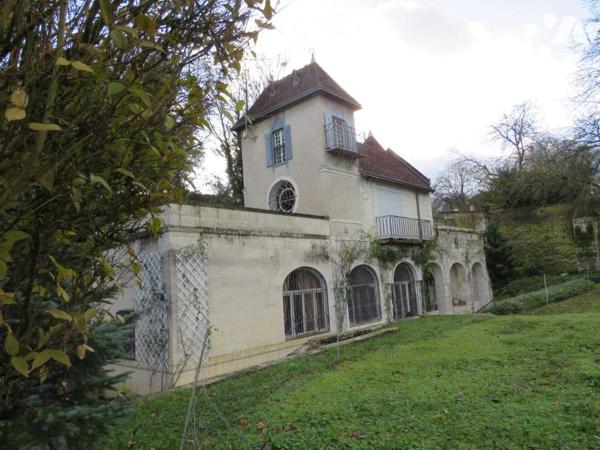 Propriété atypique centre Loches