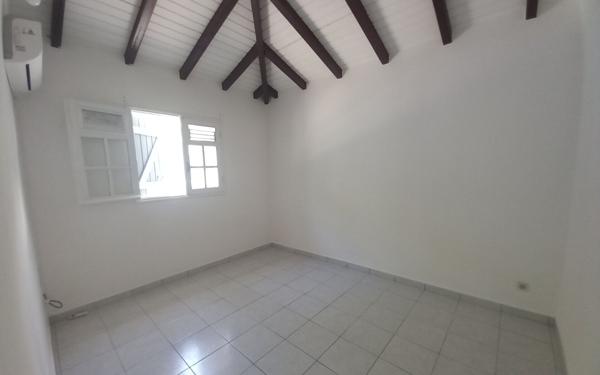 Appartement à louer    3 pièces • 70,67 m2 Le Gosier
