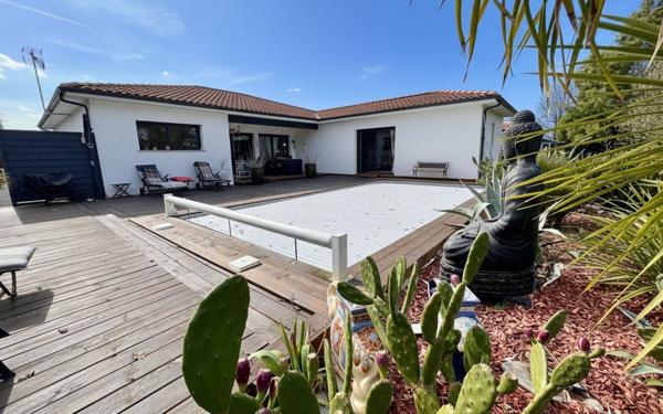 Maison à vendre    6 pièces •  Narrosse