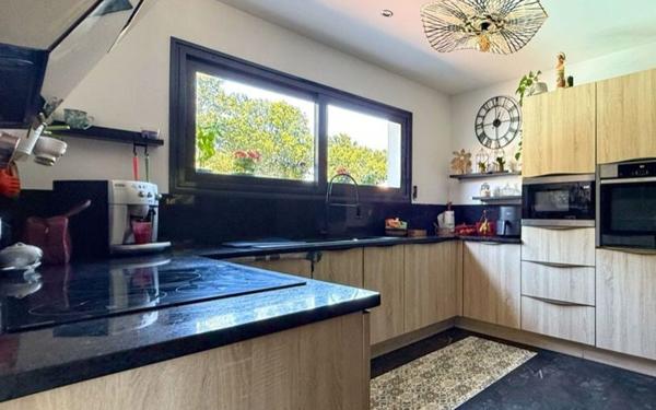 Maison à vendre    6 pièces •  Narrosse