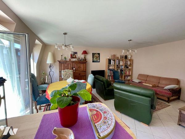 T4 -3 CHAMBRES AVEC ASCENSEUR EN DERNIER ÉTAGE CENTRE DE PARAME