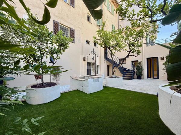 Rare sur le marché : Élégant duplex avec jardin au cœur du Vieil Antibes