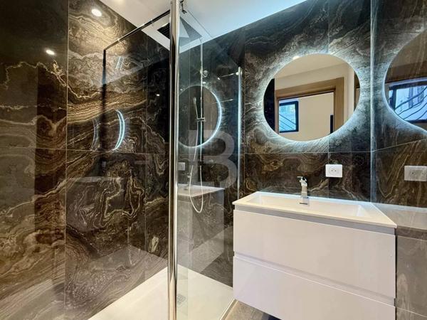 Rare sur le marché : Élégant duplex avec jardin au cœur du Vieil Antibes