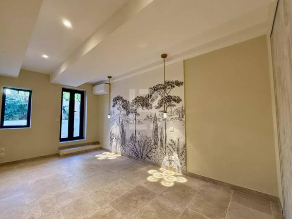 Rare sur le marché : Élégant duplex avec jardin au cœur du Vieil Antibes