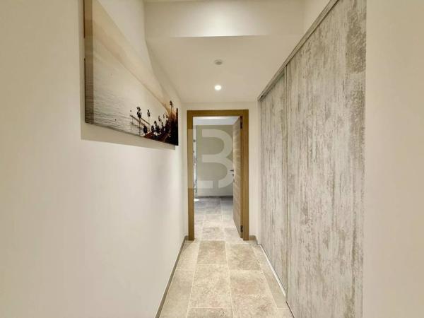 Rare sur le marché : Élégant duplex avec jardin au cœur du Vieil Antibes