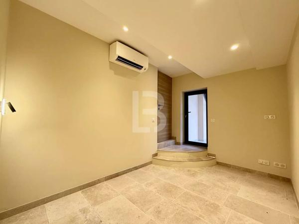 Rare sur le marché : Élégant duplex avec jardin au cœur du Vieil Antibes