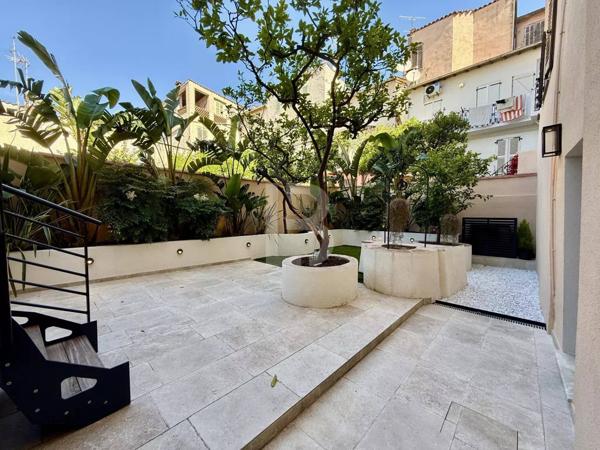 Rare sur le marché : Élégant duplex avec jardin au cœur du Vieil Antibes