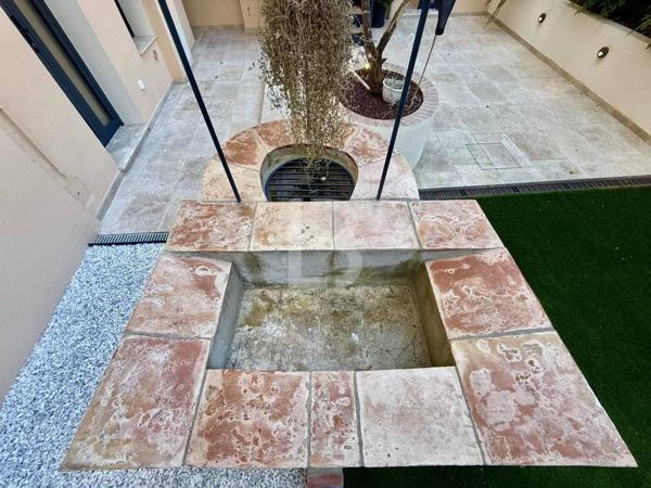 Rare sur le marché : Élégant duplex avec jardin au cœur du Vieil Antibes