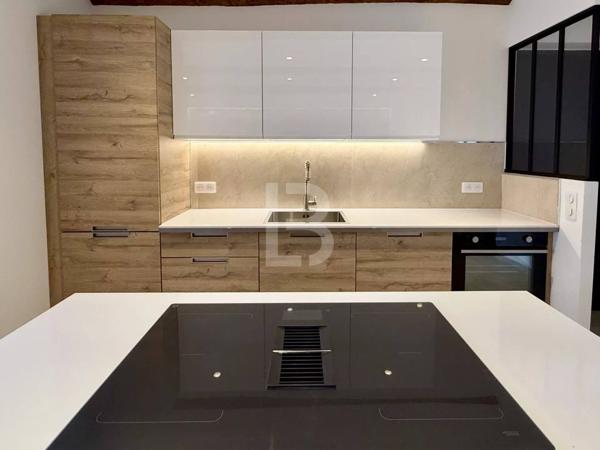 Rare sur le marché : Élégant duplex avec jardin au cœur du Vieil Antibes