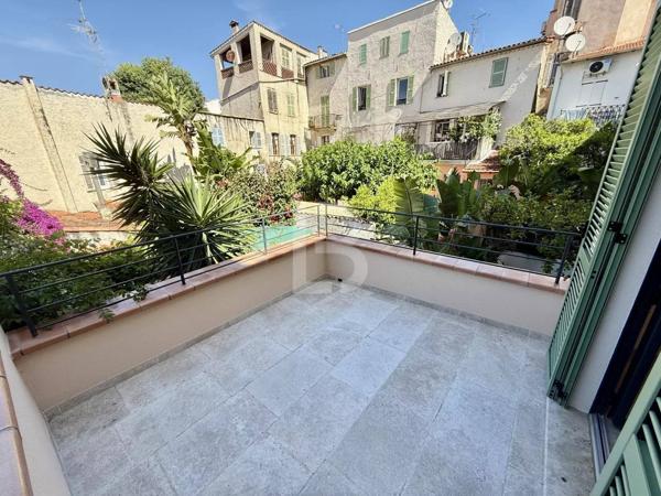 Rare sur le marché : Élégant duplex avec jardin au cœur du Vieil Antibes