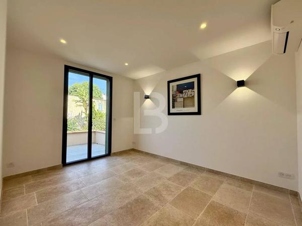 Rare sur le marché : Élégant duplex avec jardin au cœur du Vieil Antibes