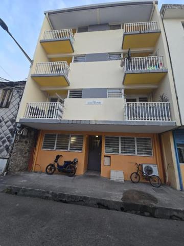 Lot de 3 appartements plus un local