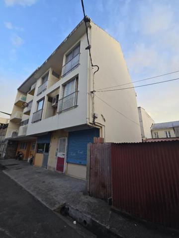 Lot de 3 appartements plus un local