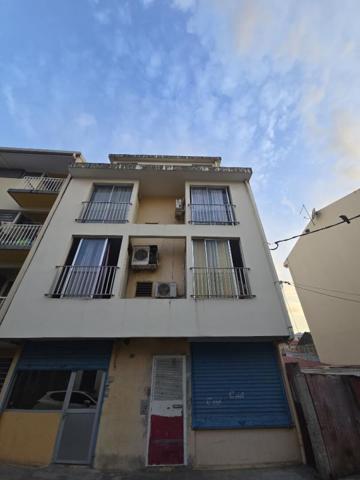 Lot de 3 appartements plus un local